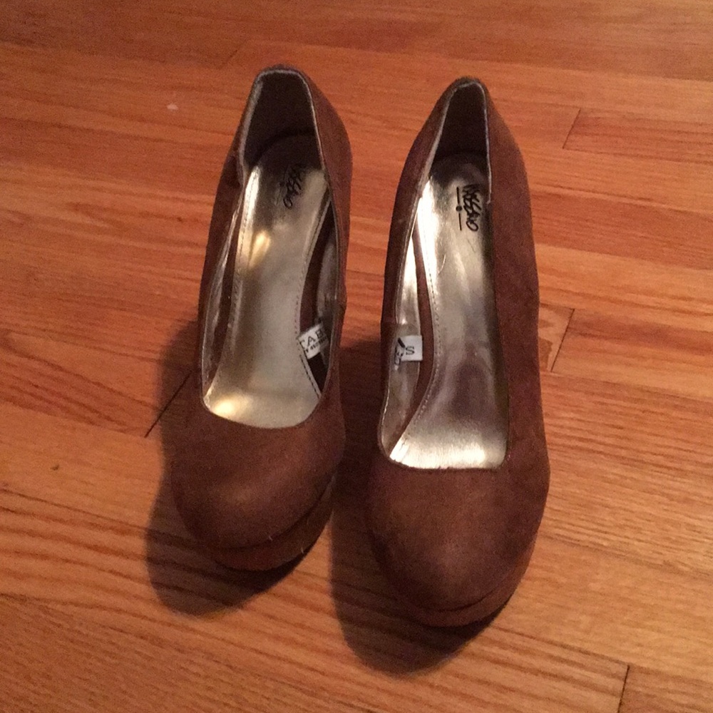 wedge closed toe pumps